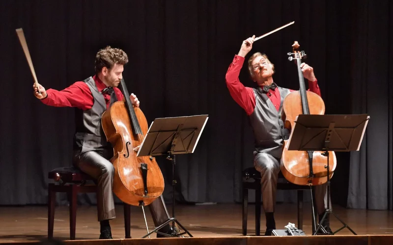 Dießen Augustinum Konzert GinzelDuello, Reiner und Hans Henning Ginzel - Violoncello.          Foto: Georgine Treybal